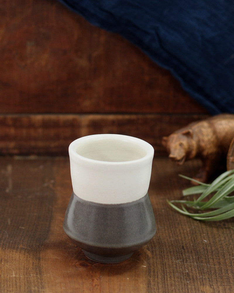 Split Yunomi in Charcoal/White